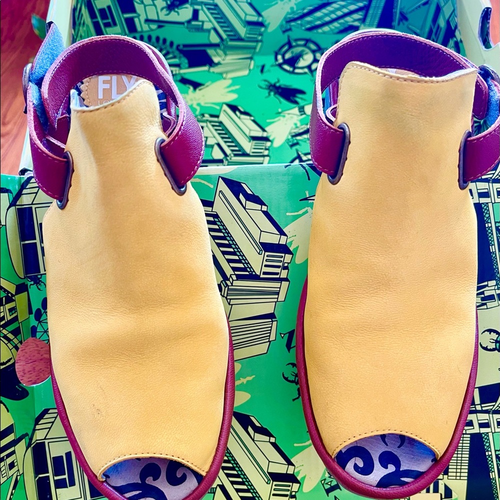 Fly London Wena Sandals